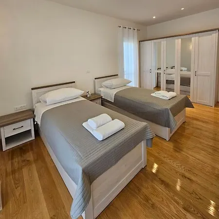 Gidas - Hot Tub, Gym, Playground Сasa de vacaciones Radovin