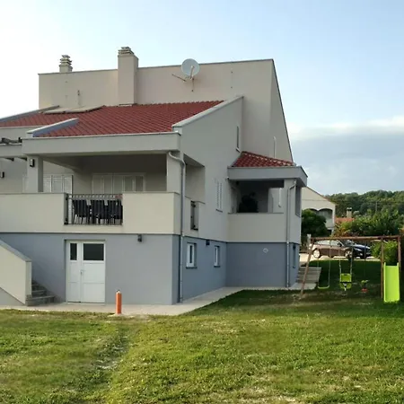 Сasa de vacaciones Gidas - Hot Tub, Gym, Playground *