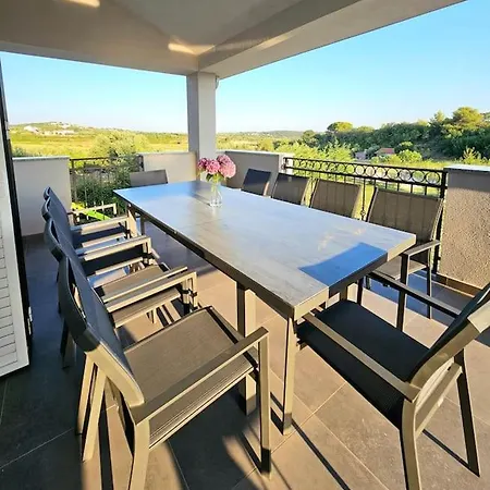 Gidas Retreat - Family With Gym, Hot Tub, Bbq