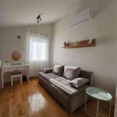 Gidas Retreat - Family Stay With Gym, Hot Tub, Bbq *