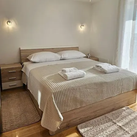 Gidas Retreat - Family Stay With Gym, Hot Tub, Bbq
