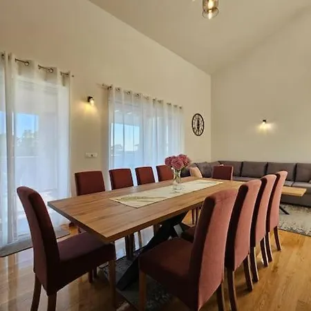 Gidas Retreat - Family Stay With Gym, Hot Tub, Bbq Casa vacanze Radovin