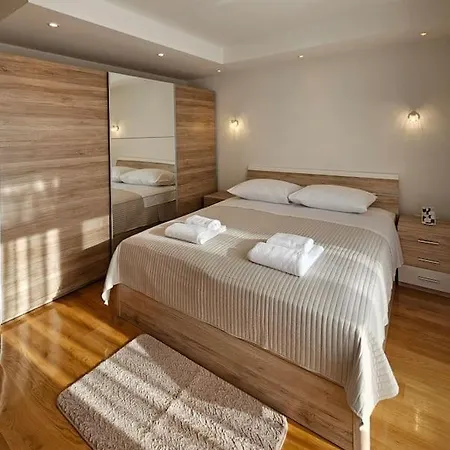Gidas Retreat - Family Stay With Gym, Hot Tub, Bbq