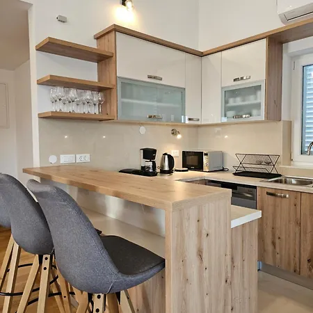 Gidas Retreat - Family Stay With Gym, Hot Tub, Bbq *
